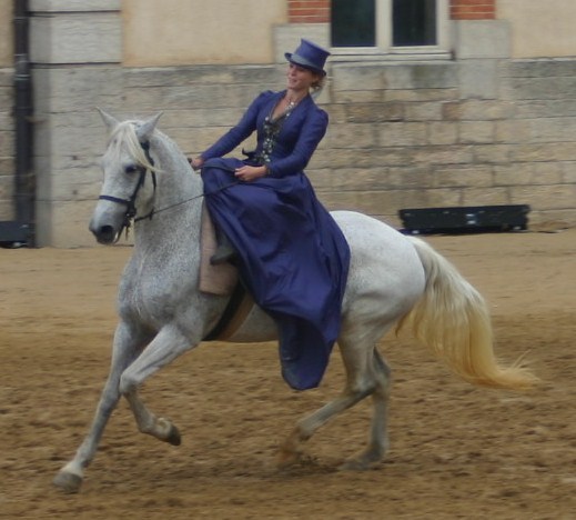 costume-equestre[1].jpg, 51kB